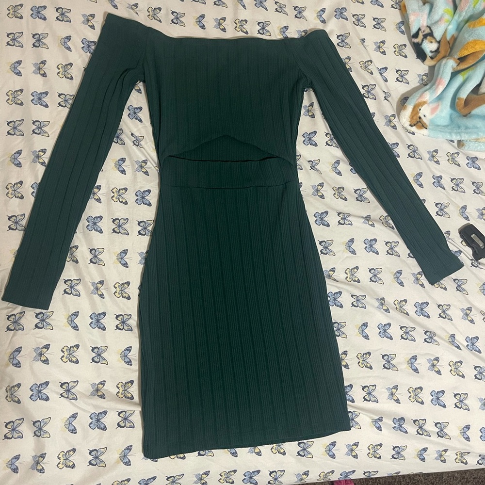 green long sleeve short dress with cutout